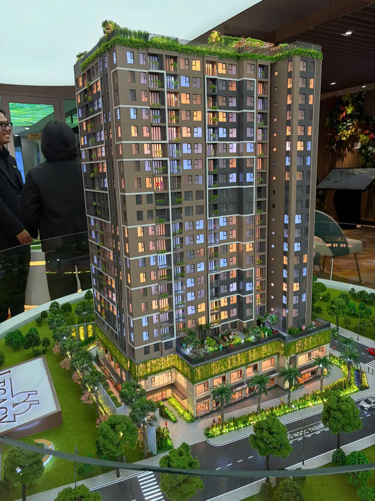 Sa bàn khối đế thương mại Legacy 66 với shophouse tầng 2 và tường cây xanh